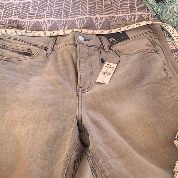 Express Supersoft Midrise Skinny Jean in Grey, 12 Long - Picture 4 of 8